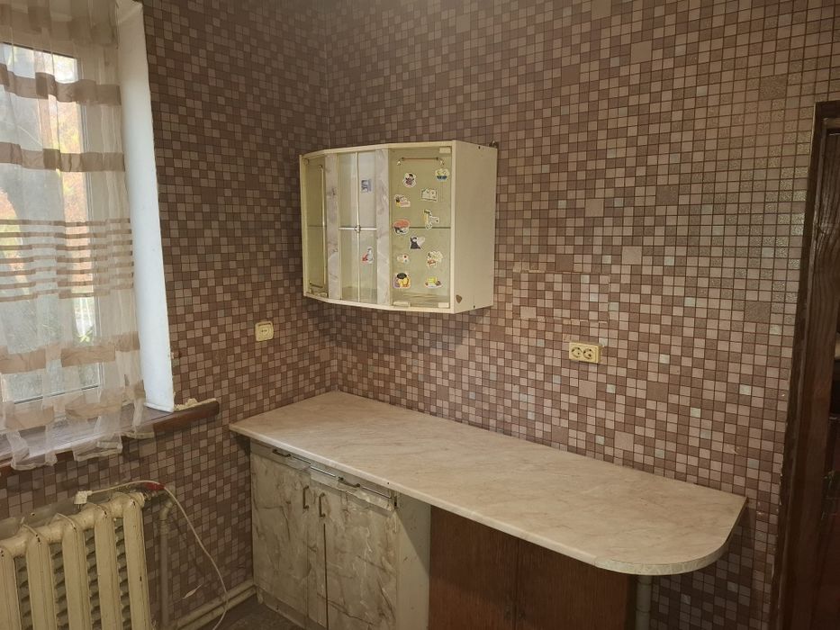 Скромна 3-х кімн. квартира для тижневої місячної та довгострокової аре