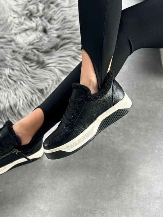 Теплі шкіряні , замшеві кросівки на хутрі, білі, чорні