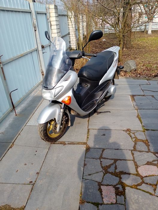 Продам скутер Сузукі авеніс 150