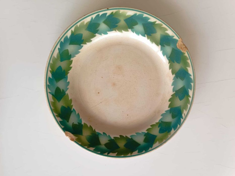 Prato em faiança da Real Fábrica de Sacavém