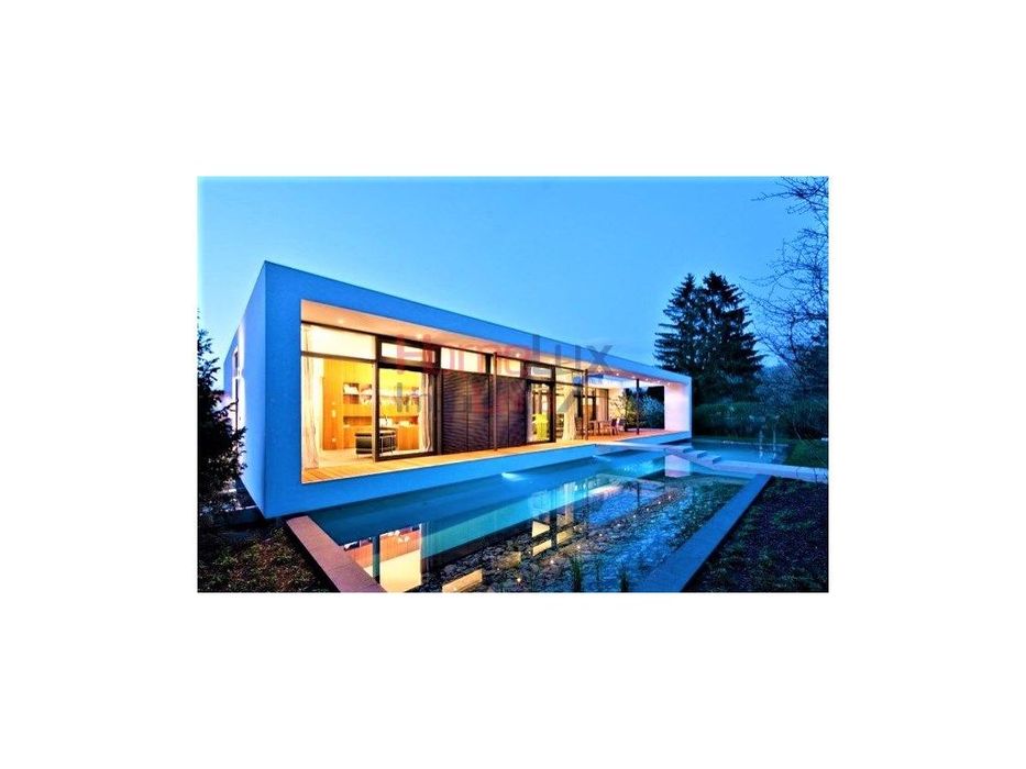 Terreno c/ 1 770 m2 de área e 100 m de frente p/ construção em Trav...