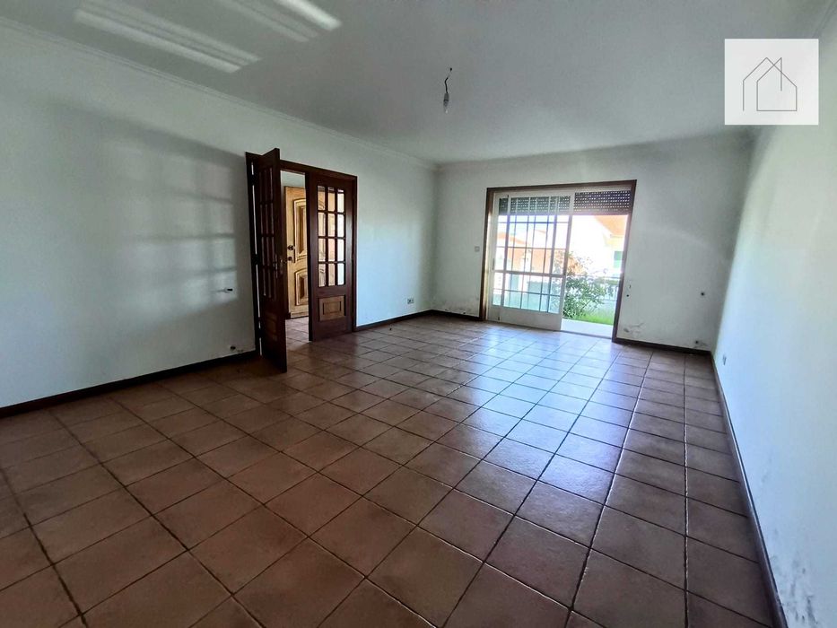 Moradia T4 para venda em Valpaços