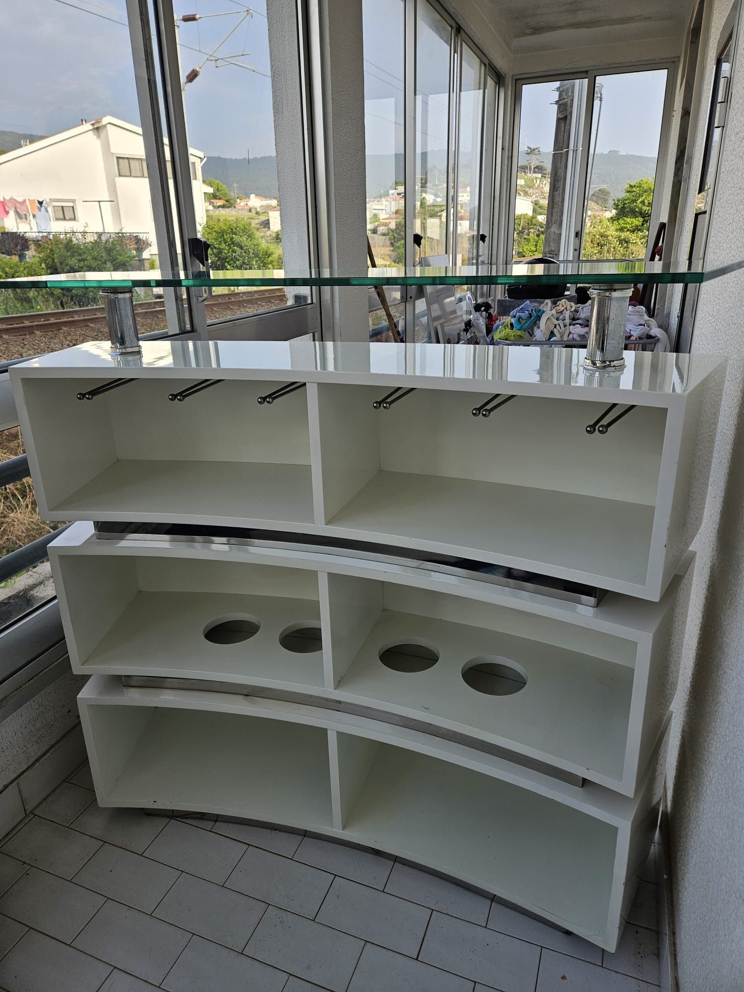 Balcão de recepção em bom estado
