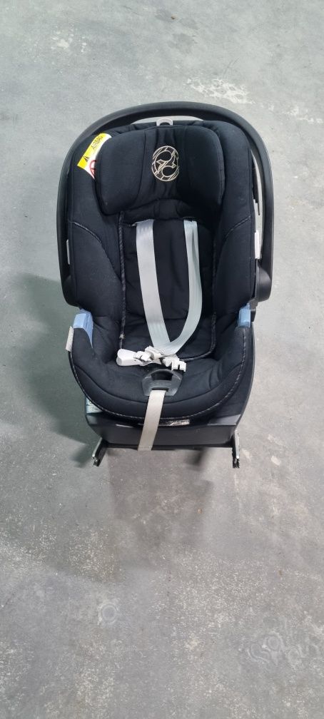 Fotelik Cybex Aton 5 z bazą.