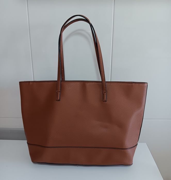 Mala Guess com pouco uso