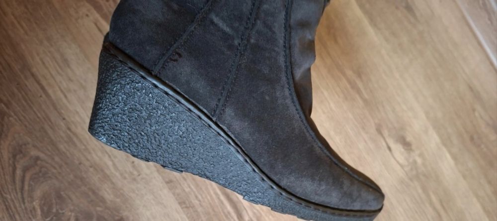 Brązowe czekoladowe botki na koturnie z futerkiem 38