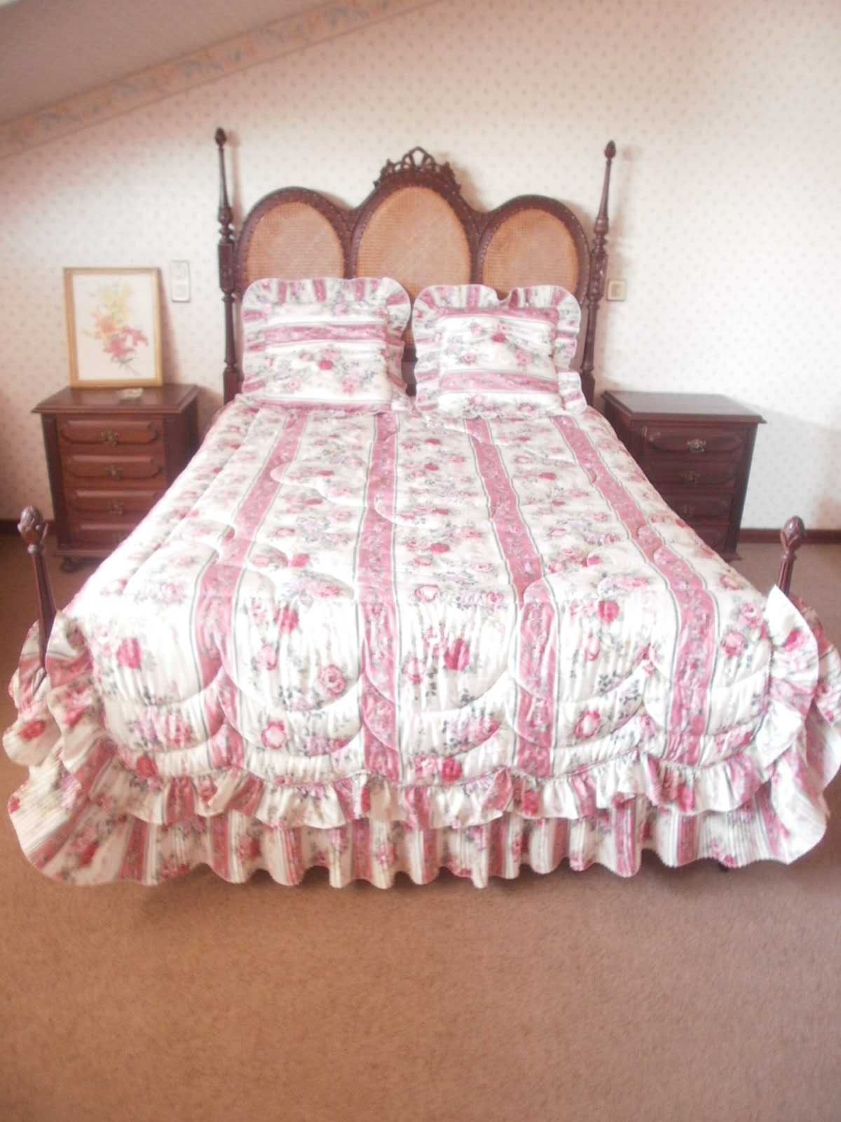 Edredon cama casal com 2 almofadas decorativas