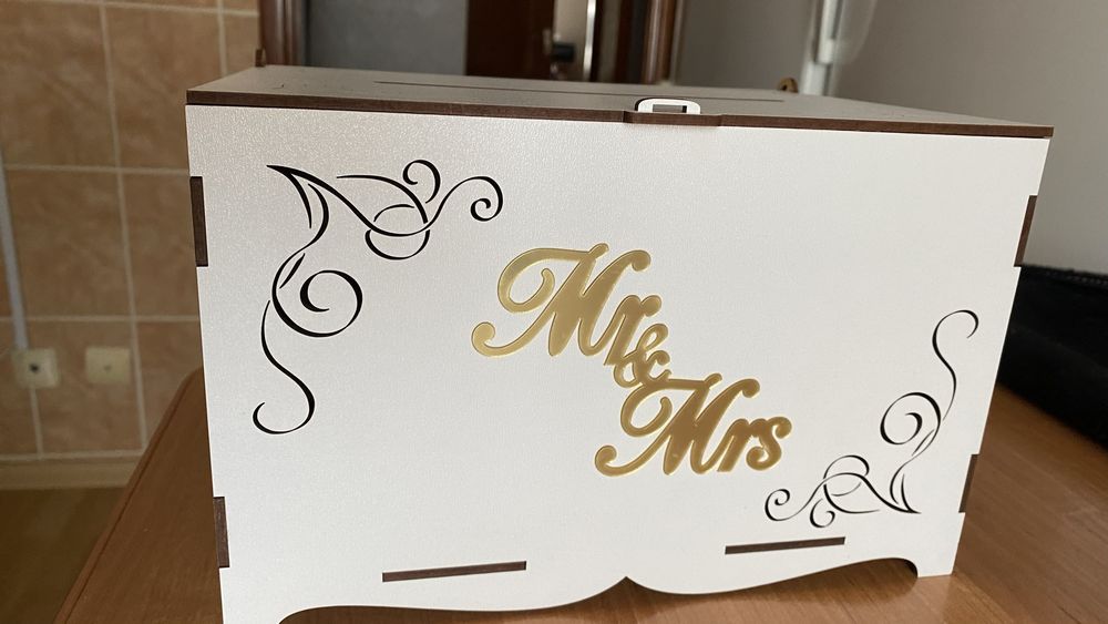 Весільна дерев'яна коробка для грошей, конвертів та весільних листівок