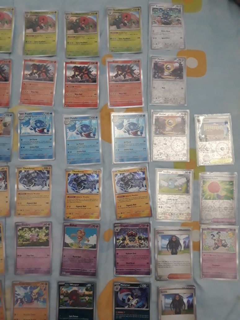 39 cartas Pokémon holos e reverses