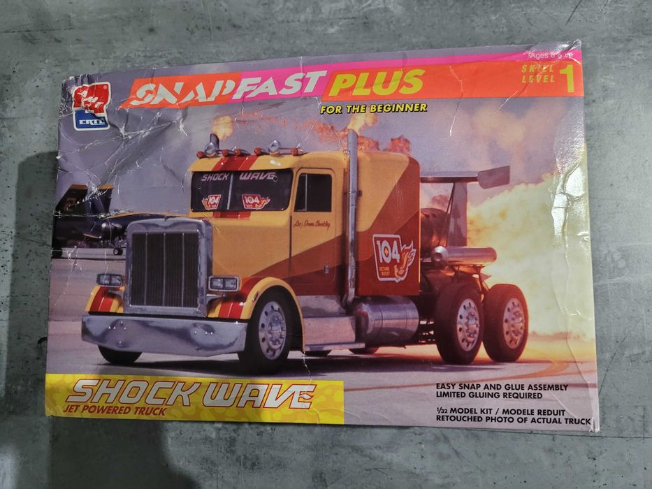 Model do sklejania - Shock Wave - AMT 1:32