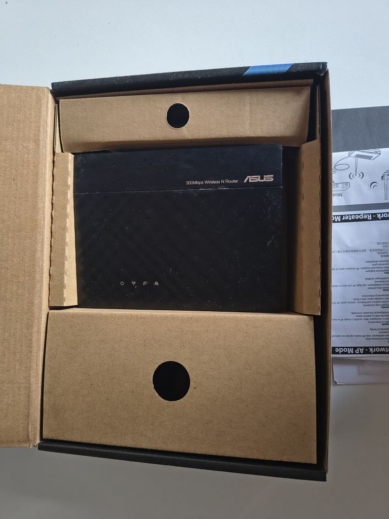 Router wifi czarny
