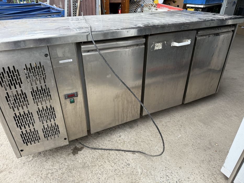 Холодильний стіл на 3 двері