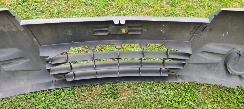 Zderzak przedni Opel Vivaro 2008r -2014r