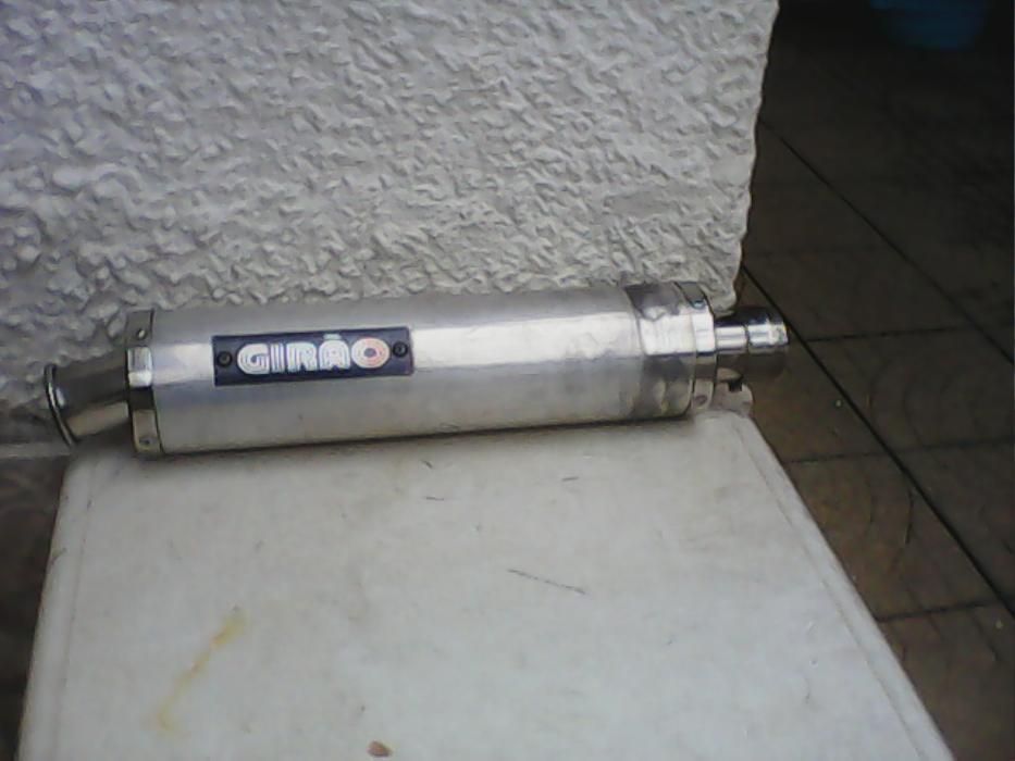 Varios escapes de rendimento para moto em carbono e aluminio