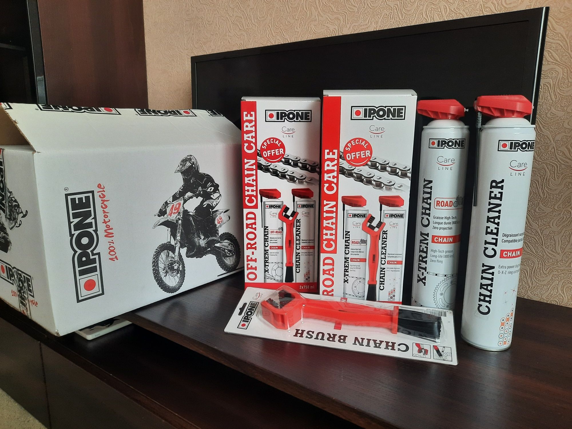 Комплект для цепи IPONE OFF-ROAD CHAIN CARE Смазка + Очиститель+ Щетка