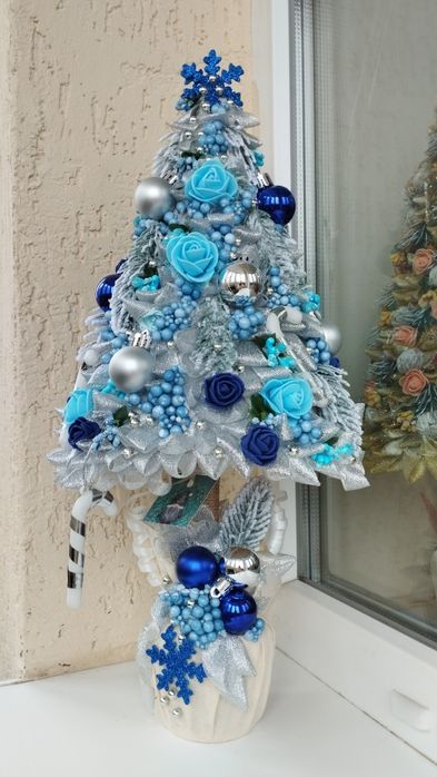 Блакитна ялинка ручної роботи, новорічний декор