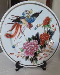 Antigo prato decorativo, porcelana da China decorado com ave do paraís