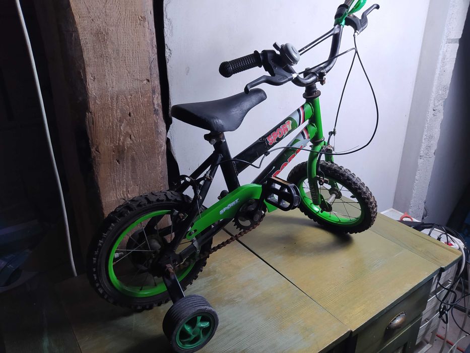 rowerek z dodatkowymi kółkami zielony 12cali mały dla dziecka od 3 lat