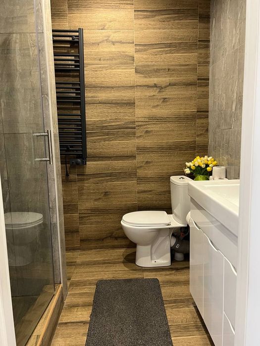 Метро Левада 1 минута.Новострой