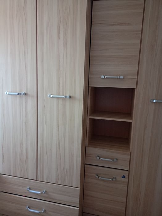 Szafa dwudrzwiowa i słupek