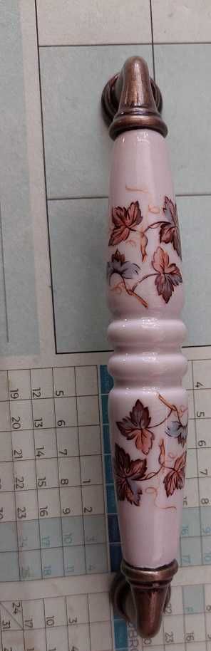 Puxadores para moveis, em Bronze e Porcelana