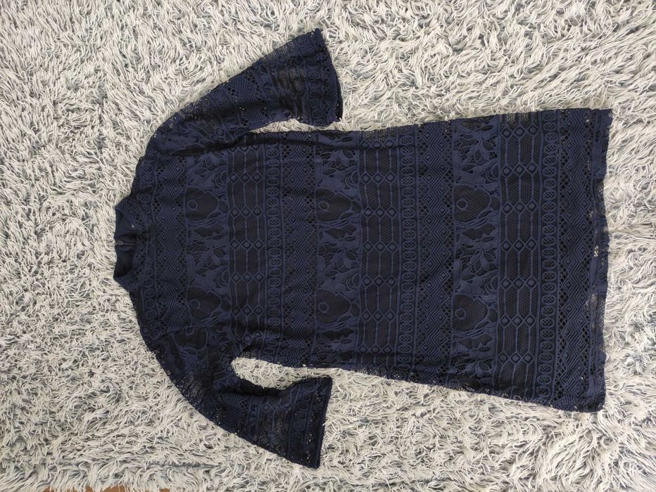 Elegancka sukienka w koronkę, granatowa, rozmiar 38