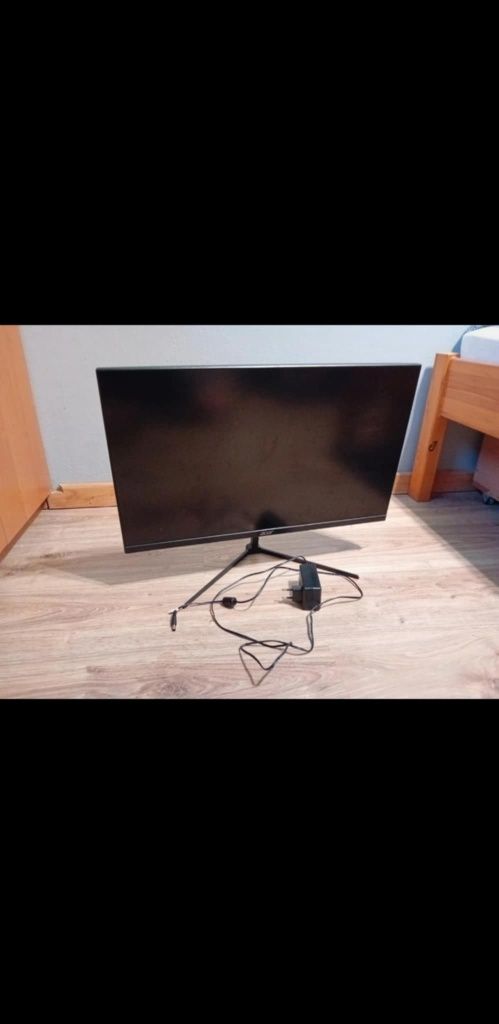 Monitor 23 cale.