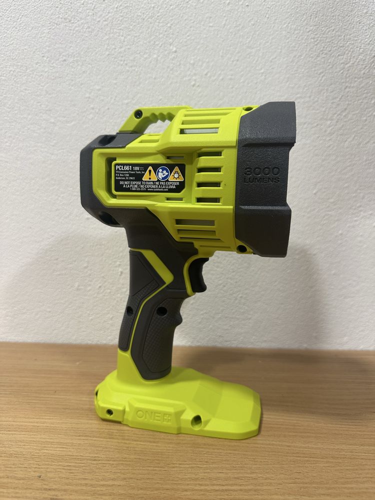 LED-прожектор RYOBI PCL661
