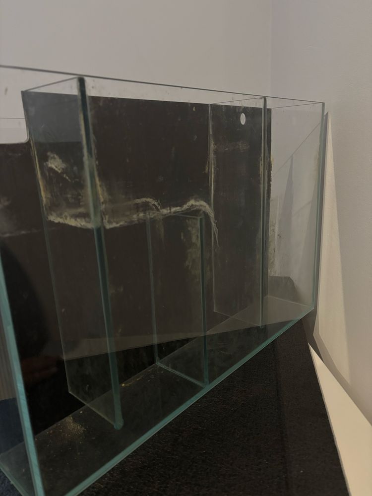 Akwarium OptiWhite 60x40x45 czarne tło