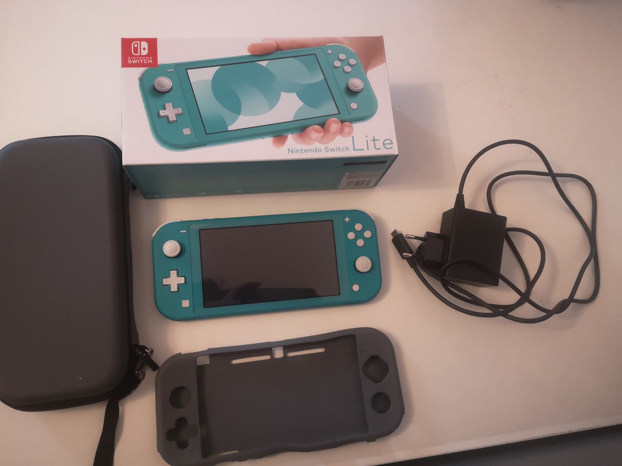 Nintendo Switch Lite + akcesoria