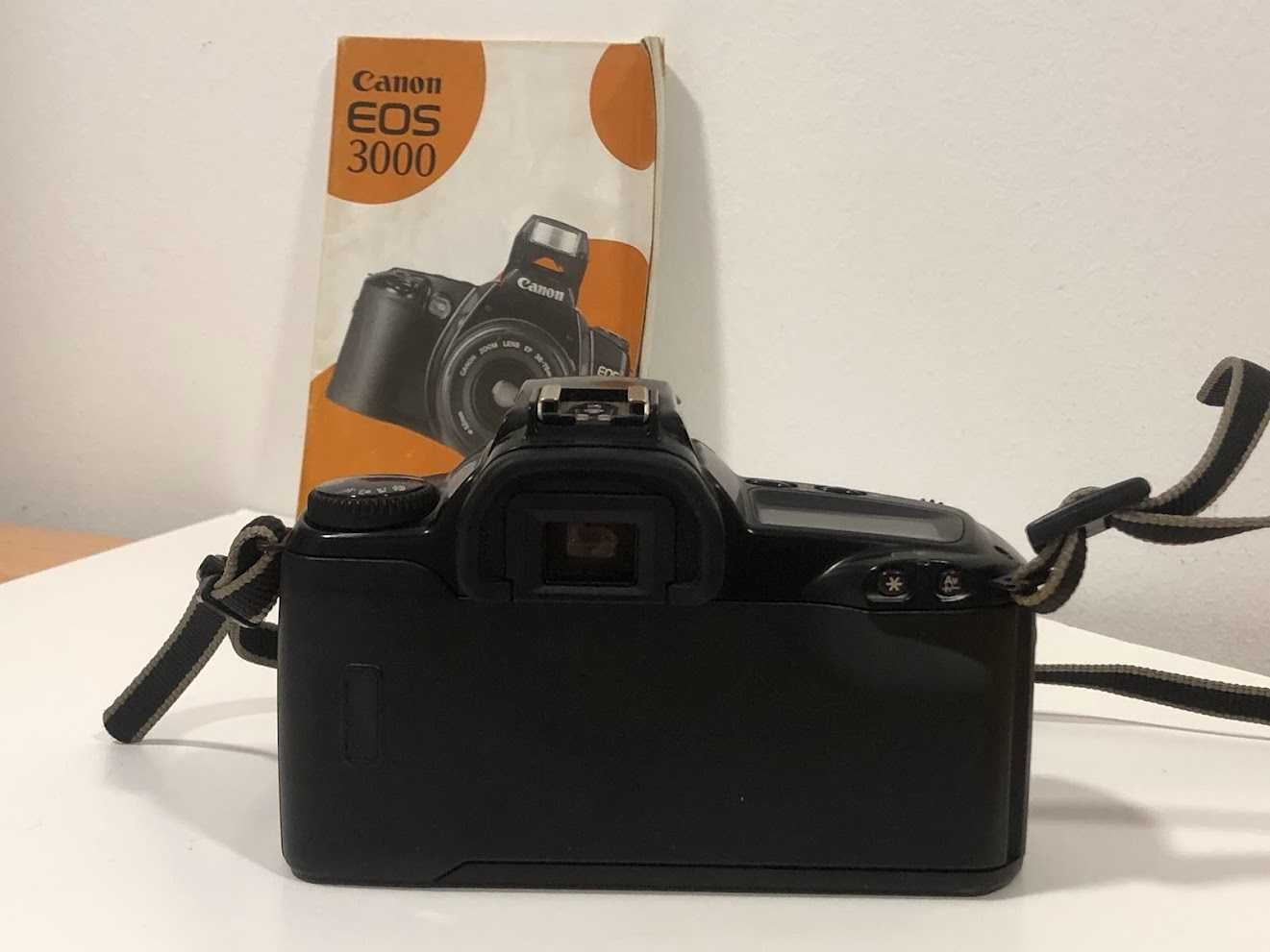 Canon EOS 3000 com lente Canon Zoom lens EF 38-76mm 4.5-5.6