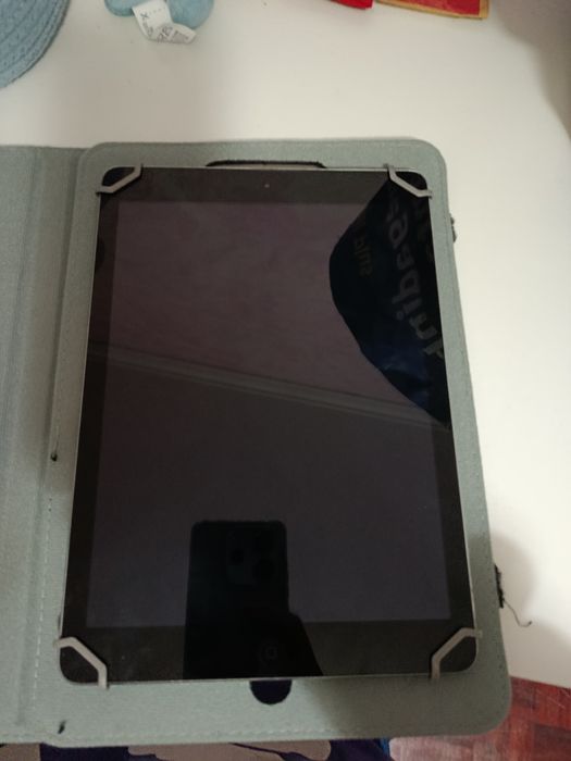 Tablet iPad  4 com capa