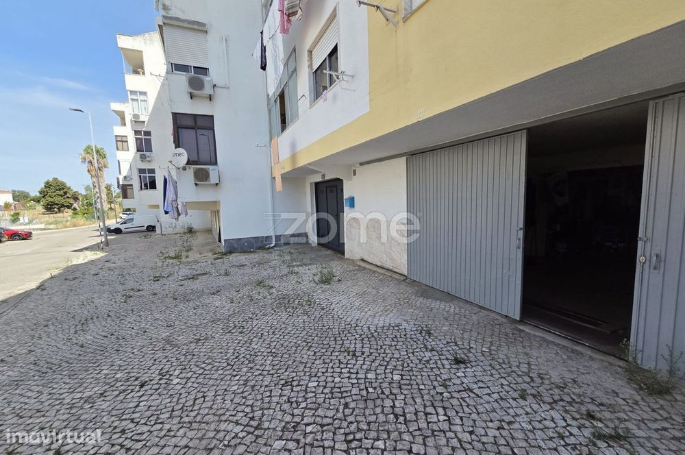 Garagem Ampla de 46m2 com Luz natural- Arrentela