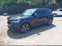 Volvo XC 40 2.0 benzyna 248KM 4X4 wersja R-DESIGN