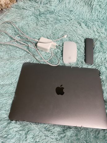 MacBook Air M1 8/256 + Magic Mouse 2 + Adapter HUB