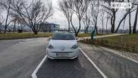 Электромобіль  з панорамним дахом. VW E-UP