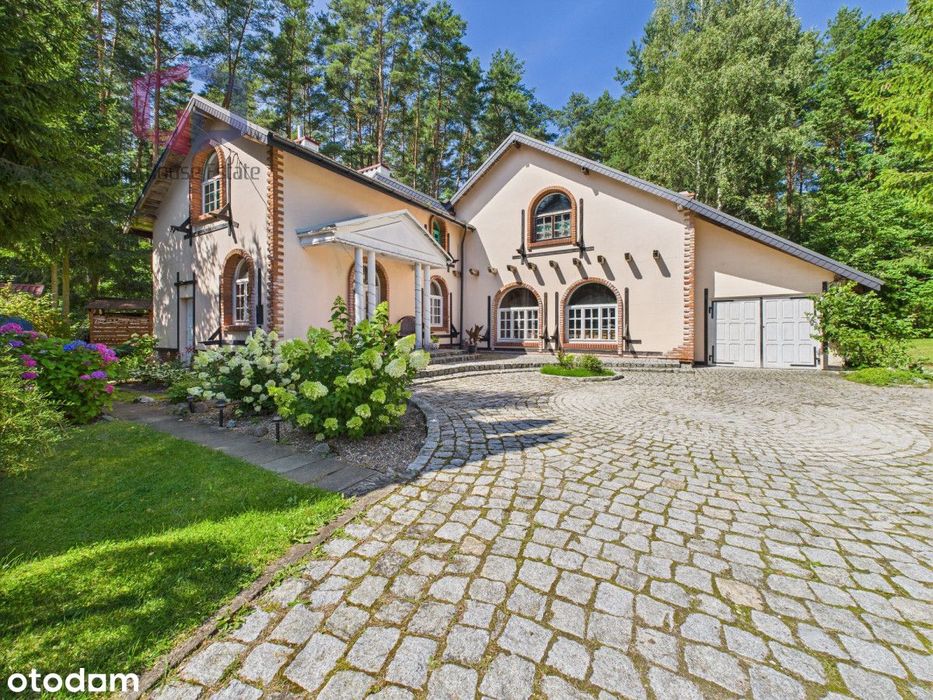 Wyjątkowy dom w Naterkach otoczony lasem!