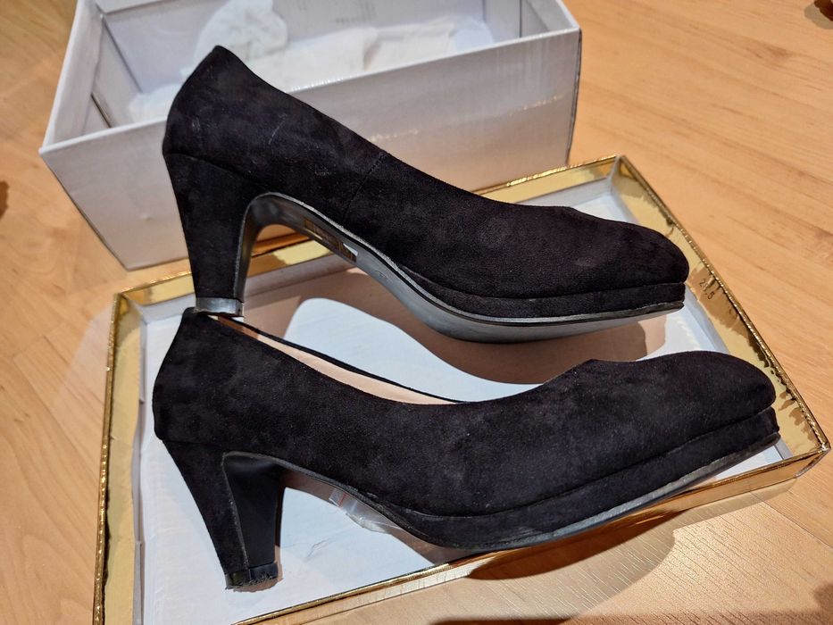 Sapatos pretos n. 38