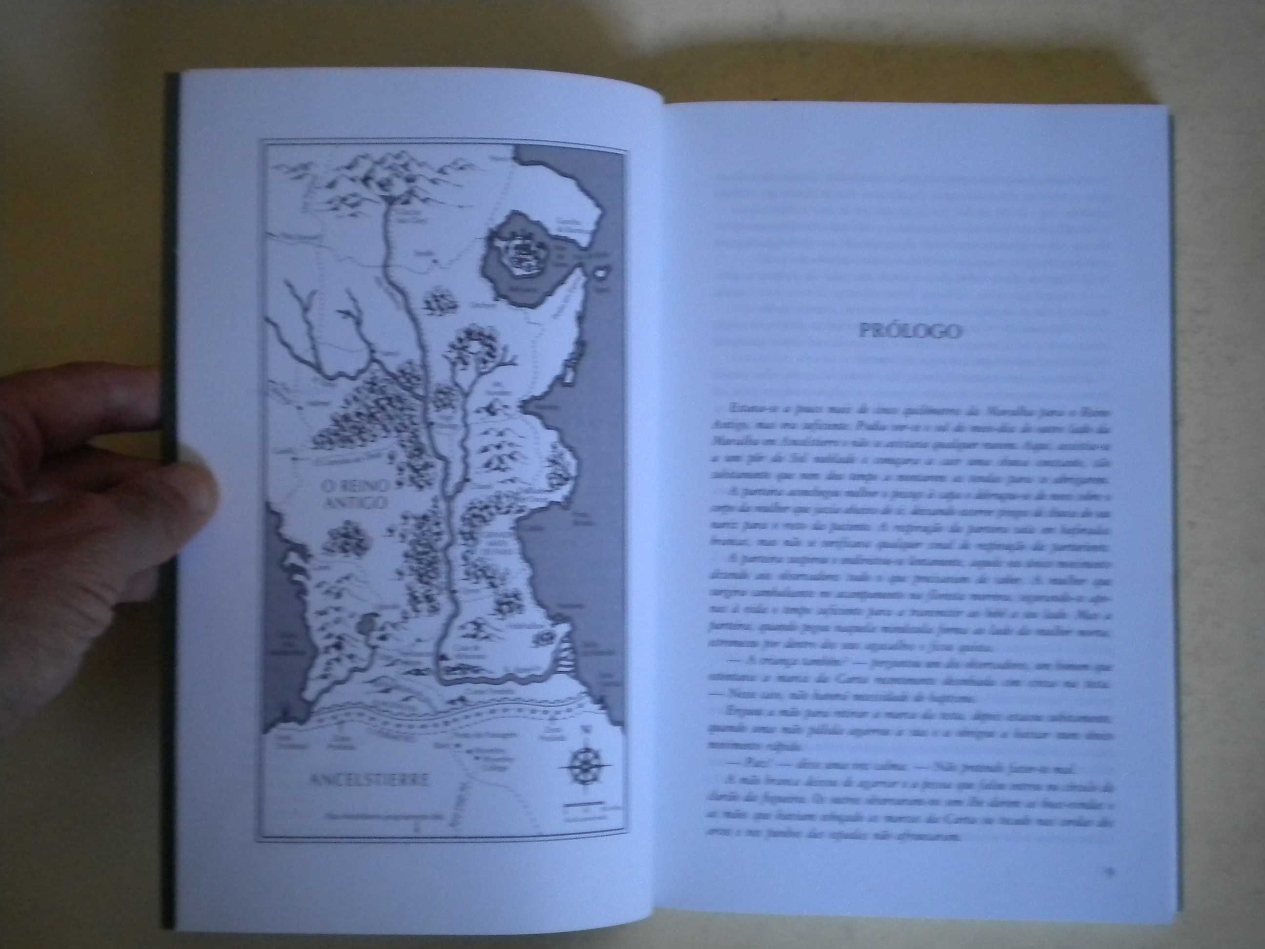 A Missão de Sabriel
de Garth Nix