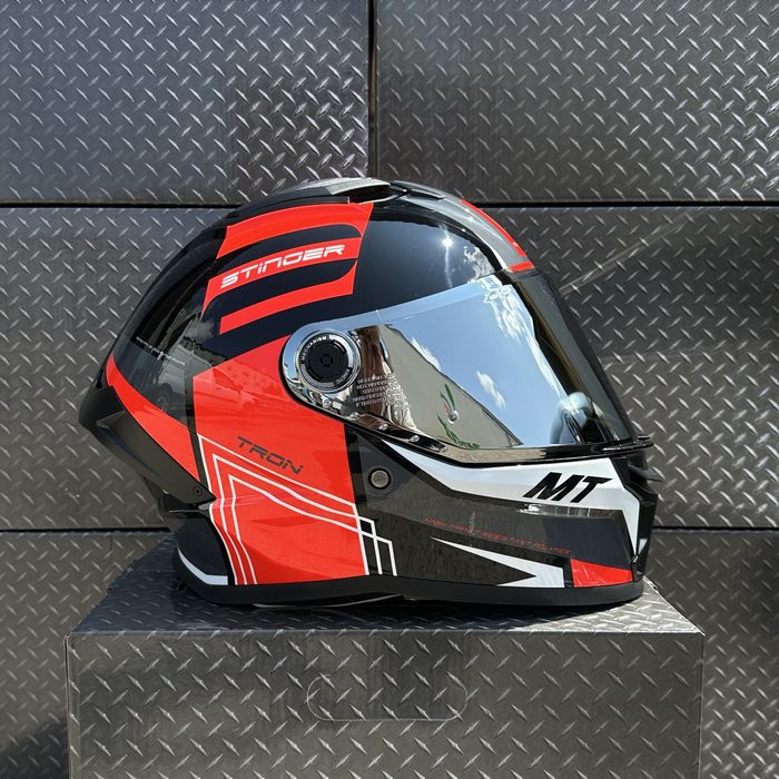 БЕЗКОШТОВНА ДОСТАВКА! Мотошолом MT Stinger 2 Tron B15 | ECE 22.06