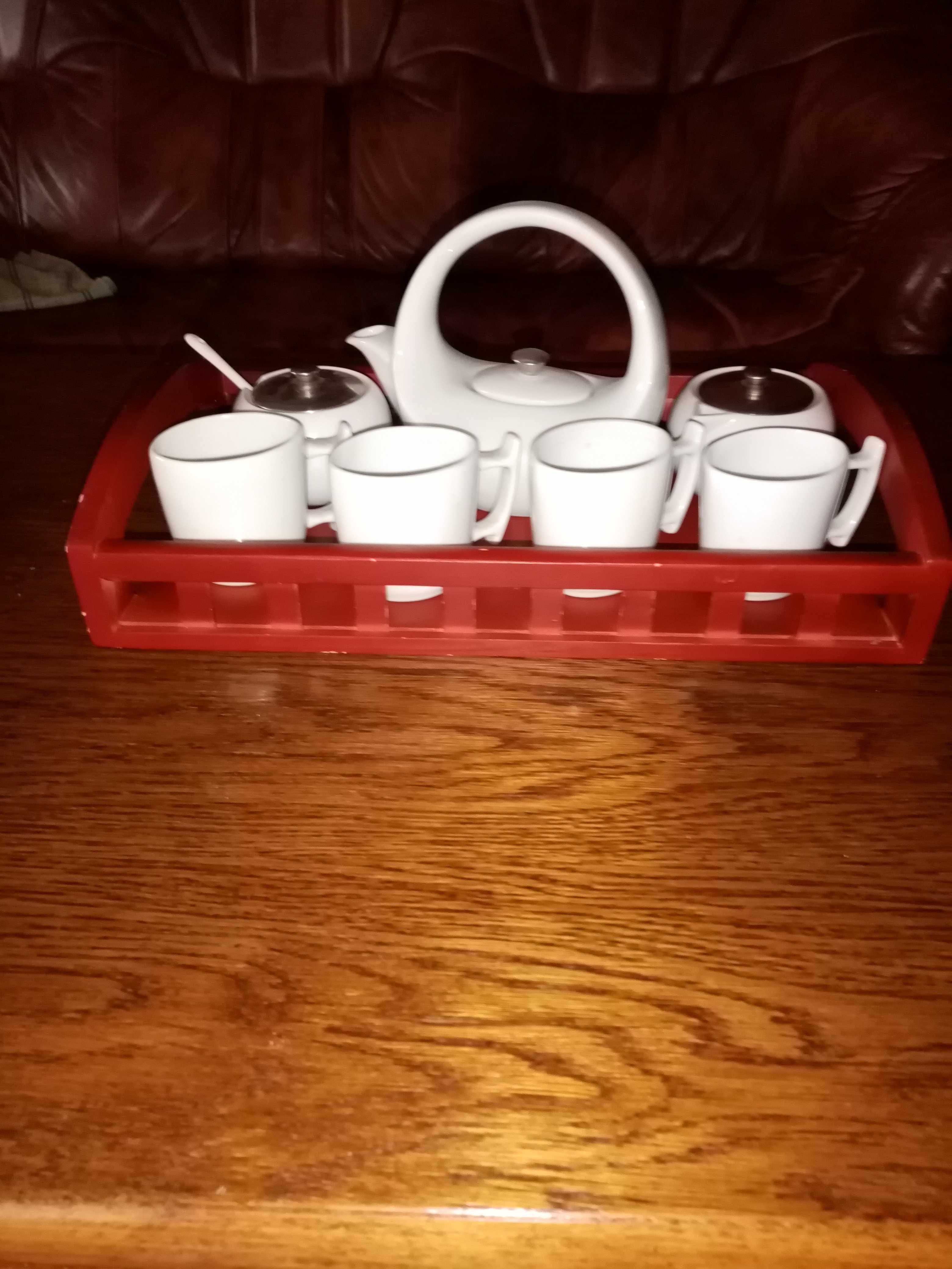 Porcelanowy zestaw do kawy z tacą