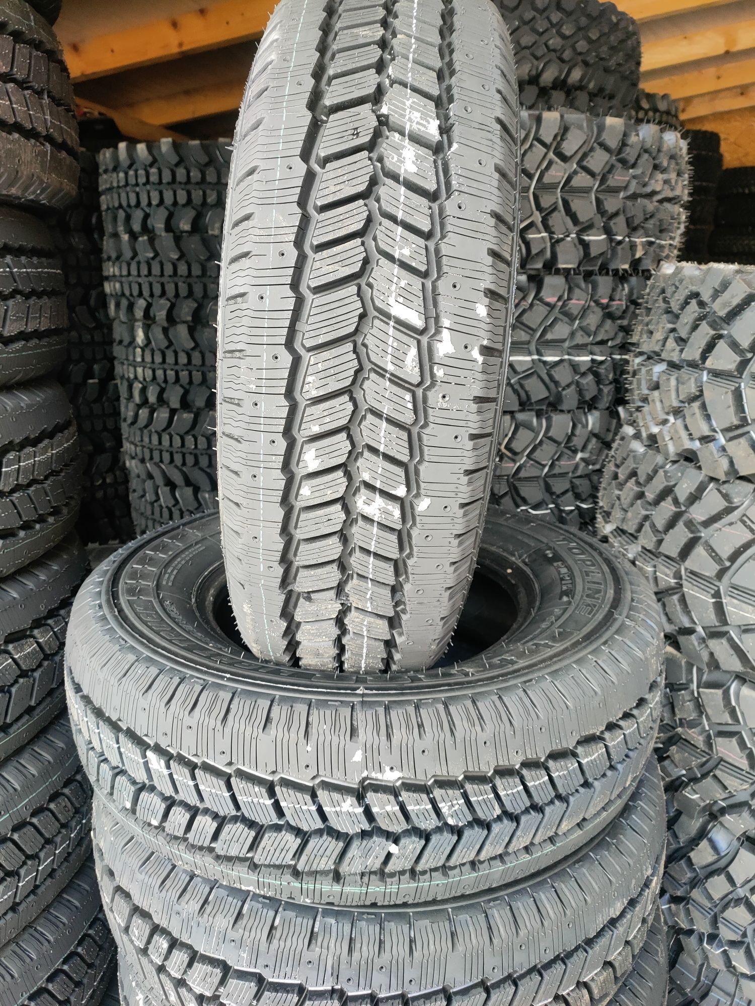 Opona Rupi 225/70 R15C Topline zima