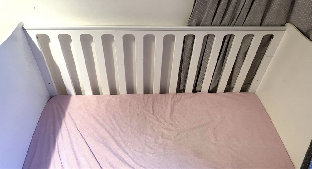 Łóżko dziecięce dla bobasa i starszego, z Myszką Minnie, Meblik 70x140