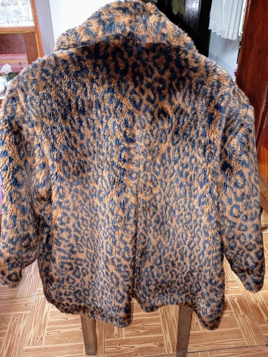 Móveis e roupa usada