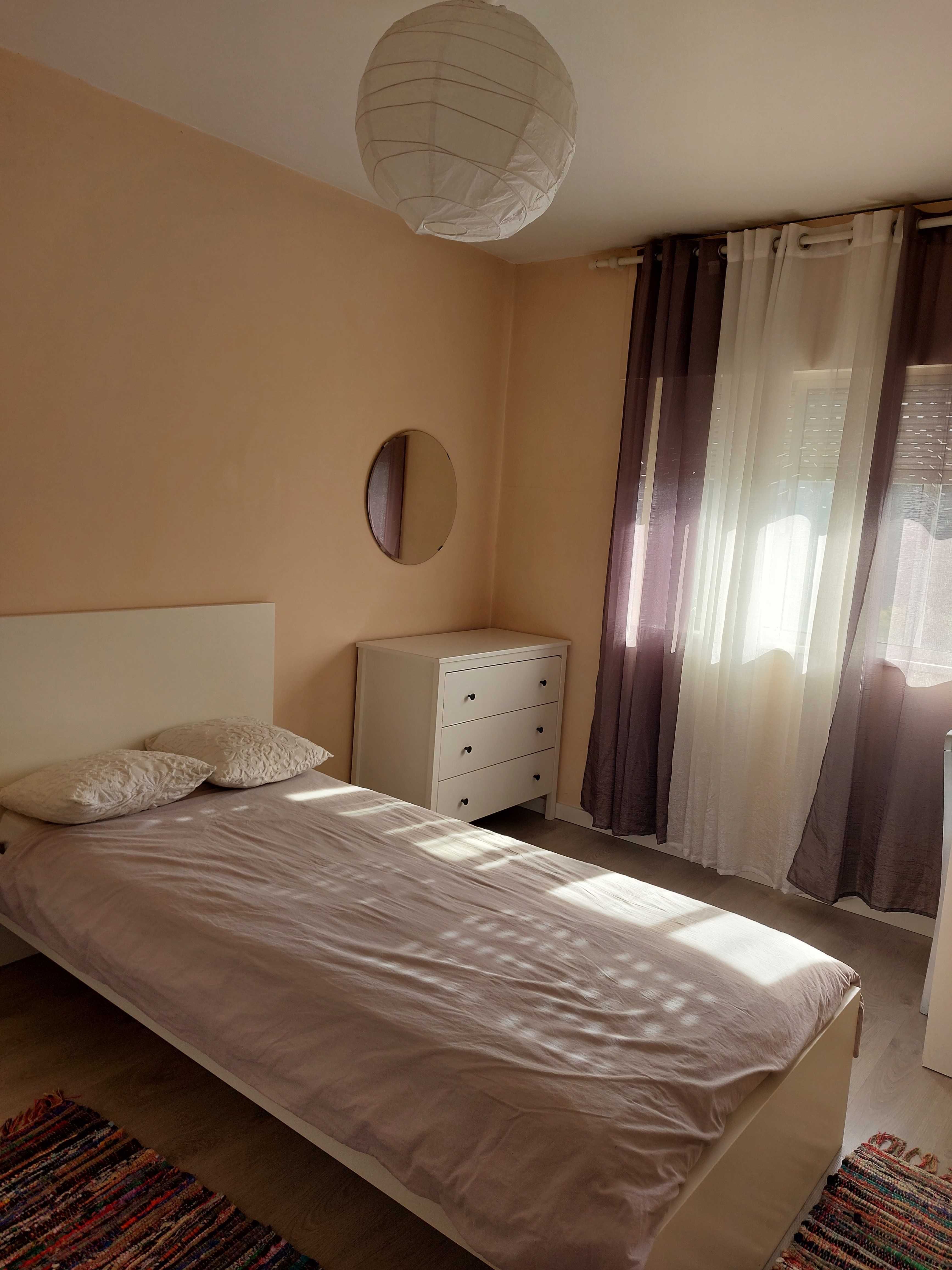 Quartos junto à Boavista com muito sol