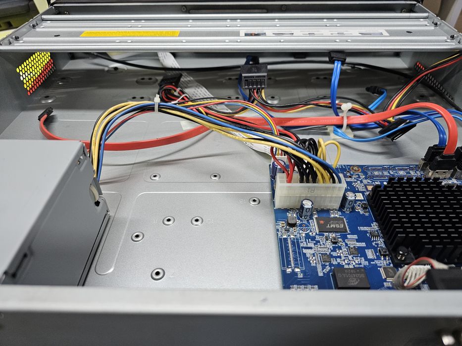 Rejestrator IP Dahua NVR5432-4KS2 na 32 kamery IPC 4 dyski. RACK