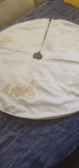 Святкова  новорічна сеатертина- коло, навколо стовбура, ялинки