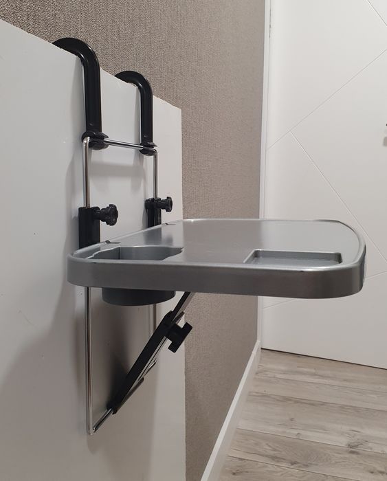 Полка-столик универсальная для салона автомобиля.