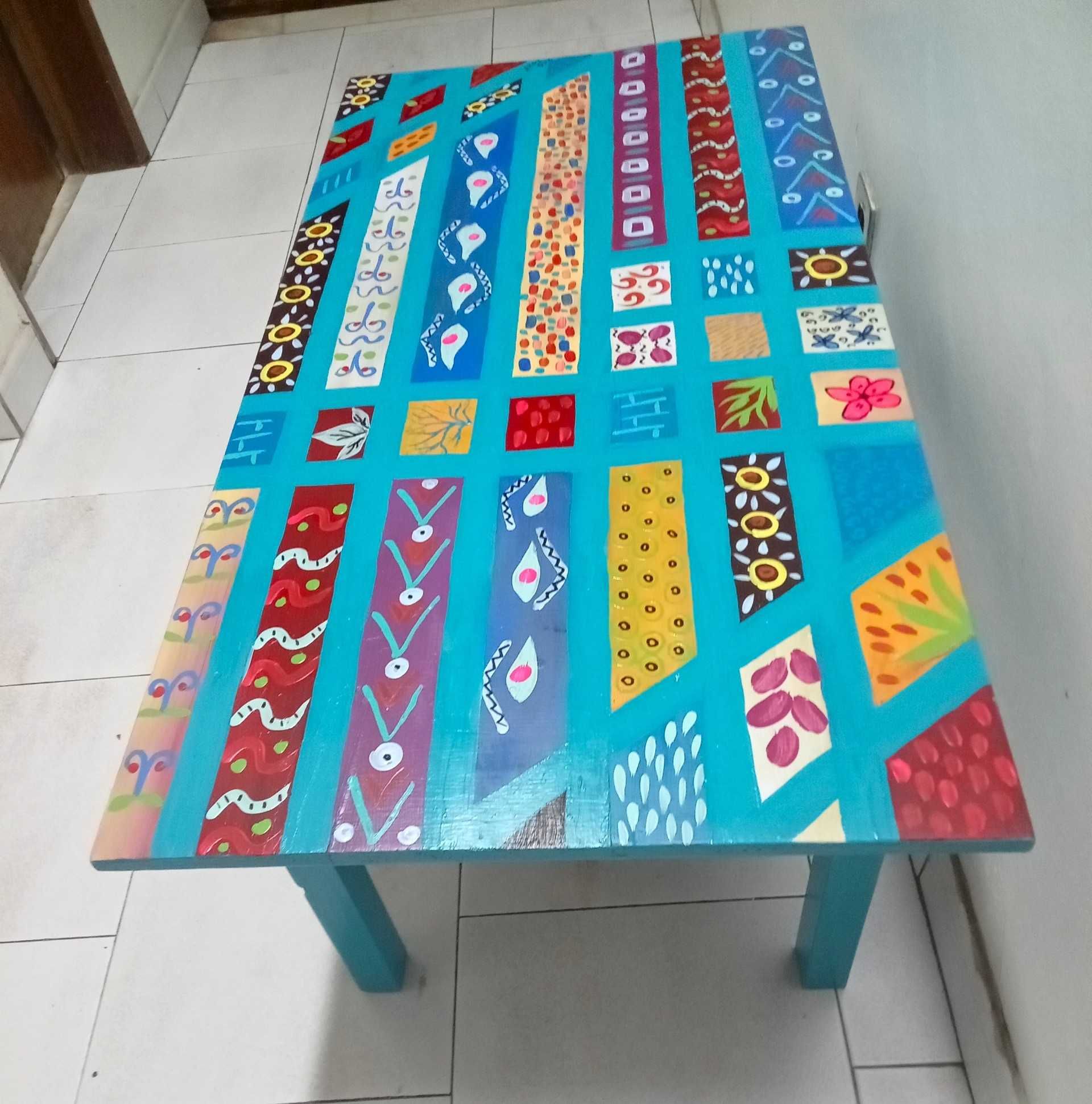 Mesa baixa com 2 gavetas by Rita Cristina Ghise (Assinado)