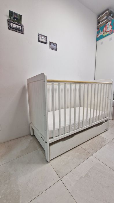 Łóżeczko Woodies 120x60 z szufladą i materacem